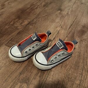 Converse baby boy shoes size 5 Velcro easy on & off